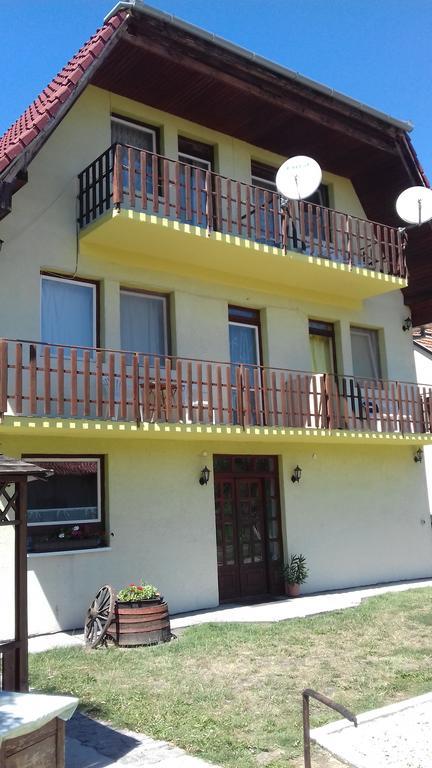 Apartmanhaz Balatonfenyves Lägenhet Exteriör bild